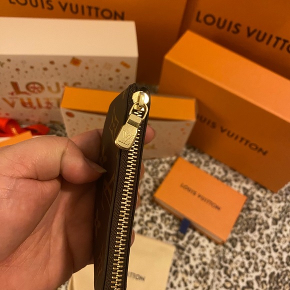 Louis Vuitton Key Pouch - Picture 5 of 6